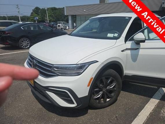 VOLKSWAGEN TIGUAN 4MOTION 2022 3VV2B7AX7NM087828 image